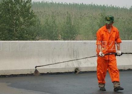 DPS防水劑對(duì)混凝土道路裂縫的處理